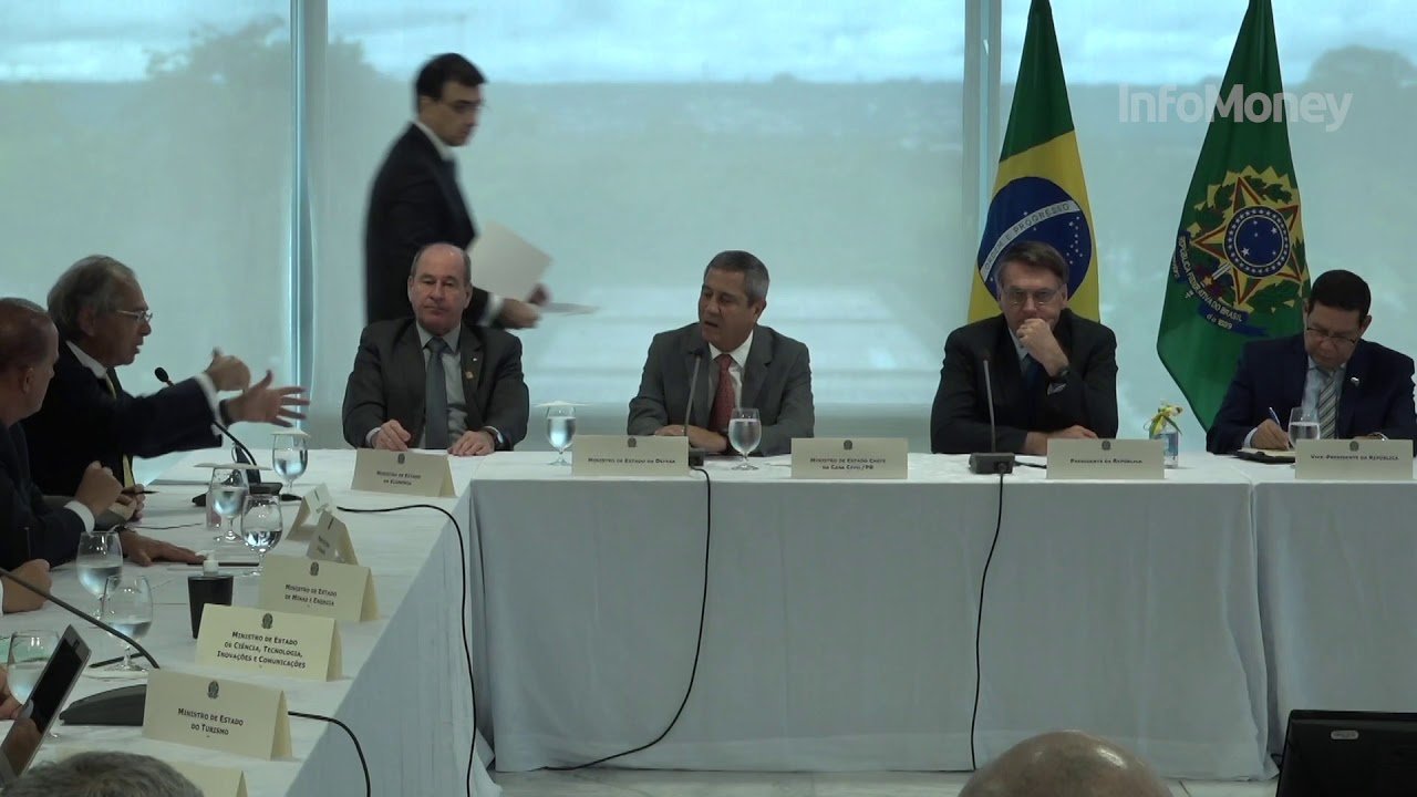 Trecho de vídeo liberado pelo STF:  Guedes fala sobre excesso de gastos públicos.