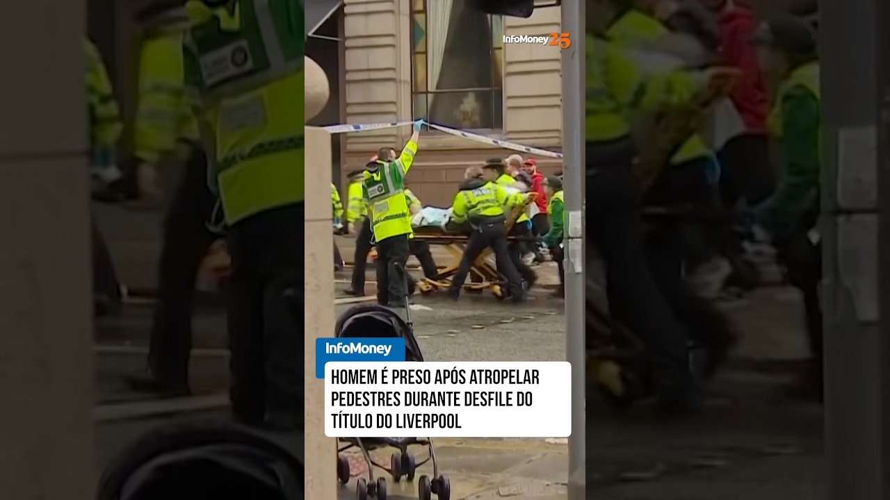 Homem é preso após atropelar pedestres durante desfile de título do Liverpool