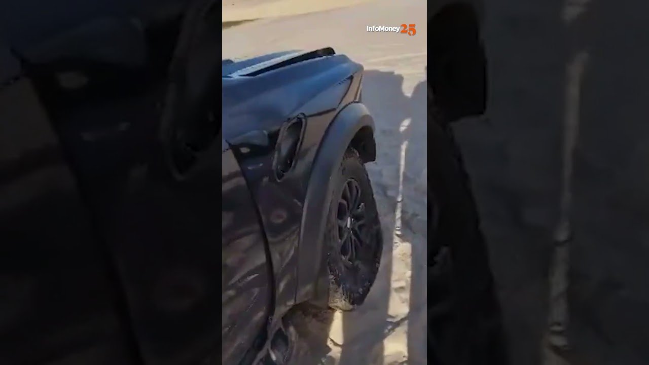 Picape salta sobre buggy em praia no ceará
