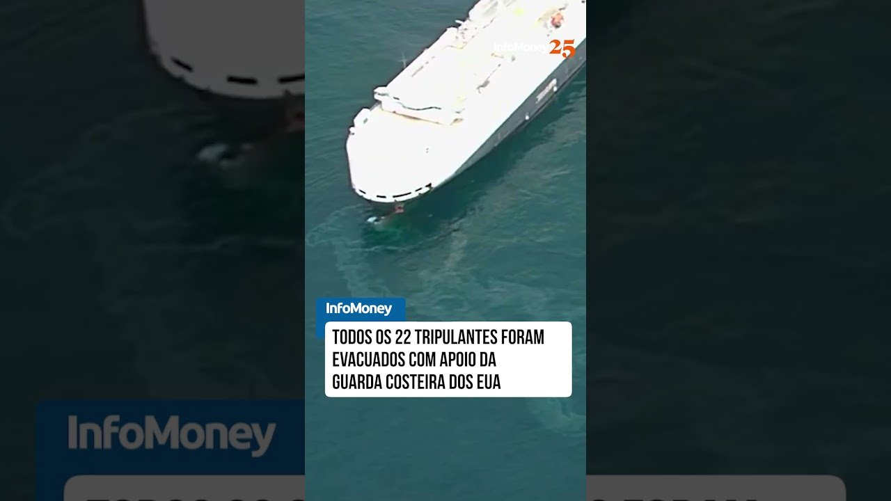 Navio com 3 mil carros queima há 8 dias e é abandonado no oceano