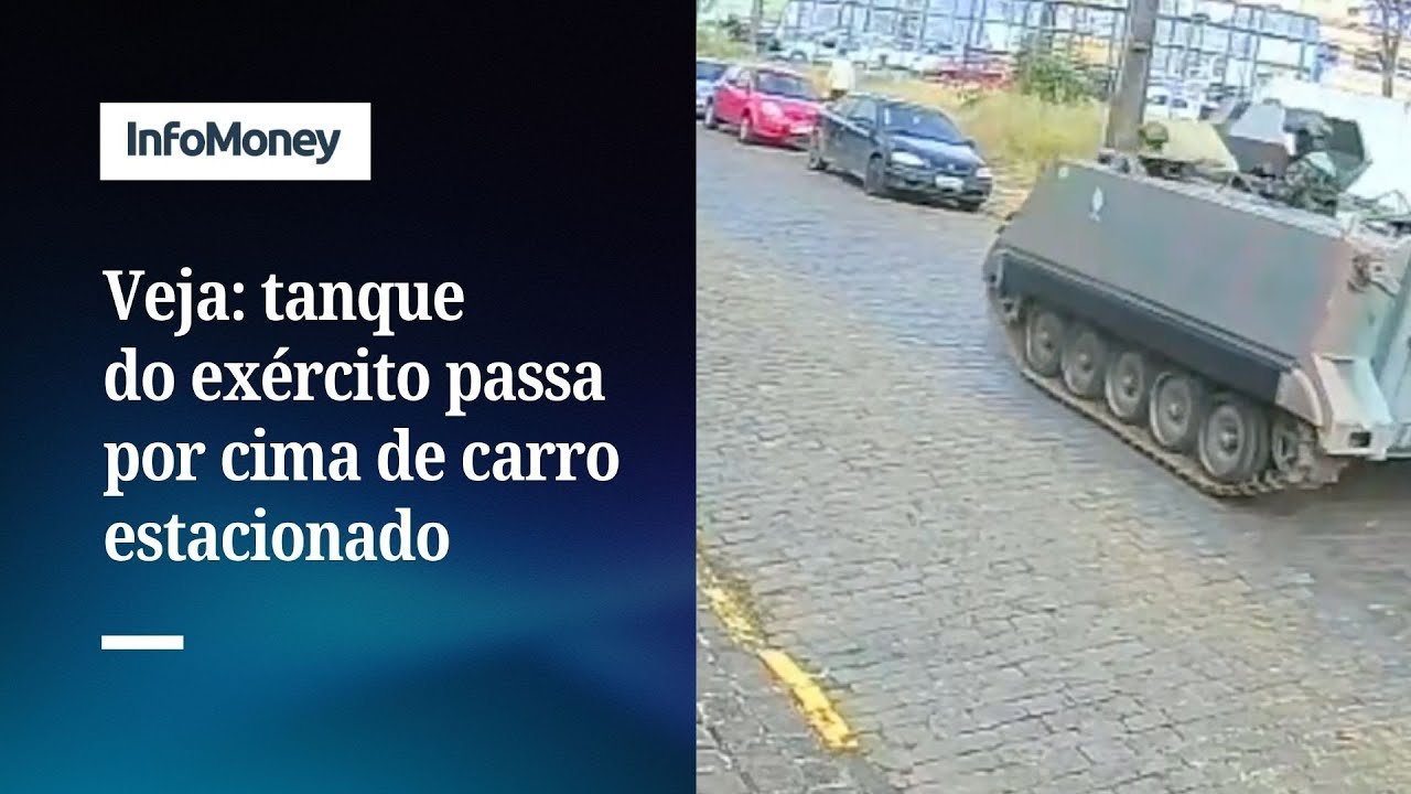 Tanque do Exército na contramão passa por cima de carro no Paraná
