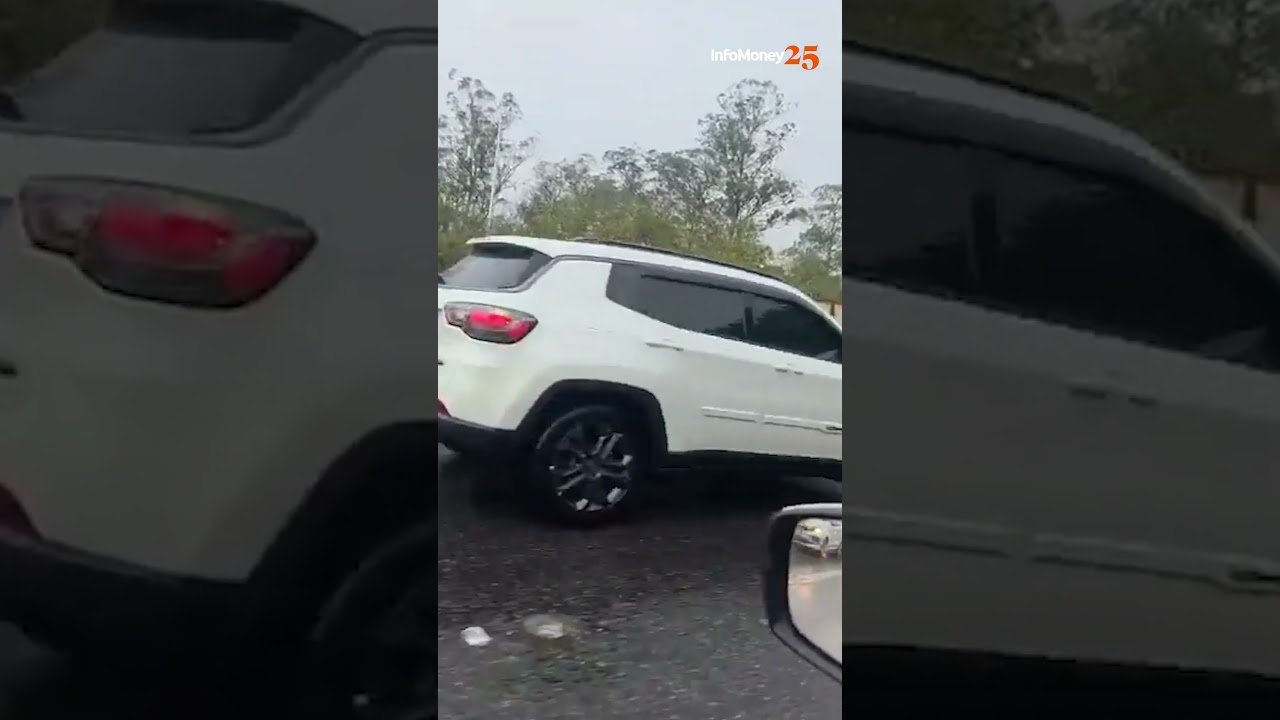 Ônibus com torcedores do Flamengo tomba na Dutra a caminho da Argentina