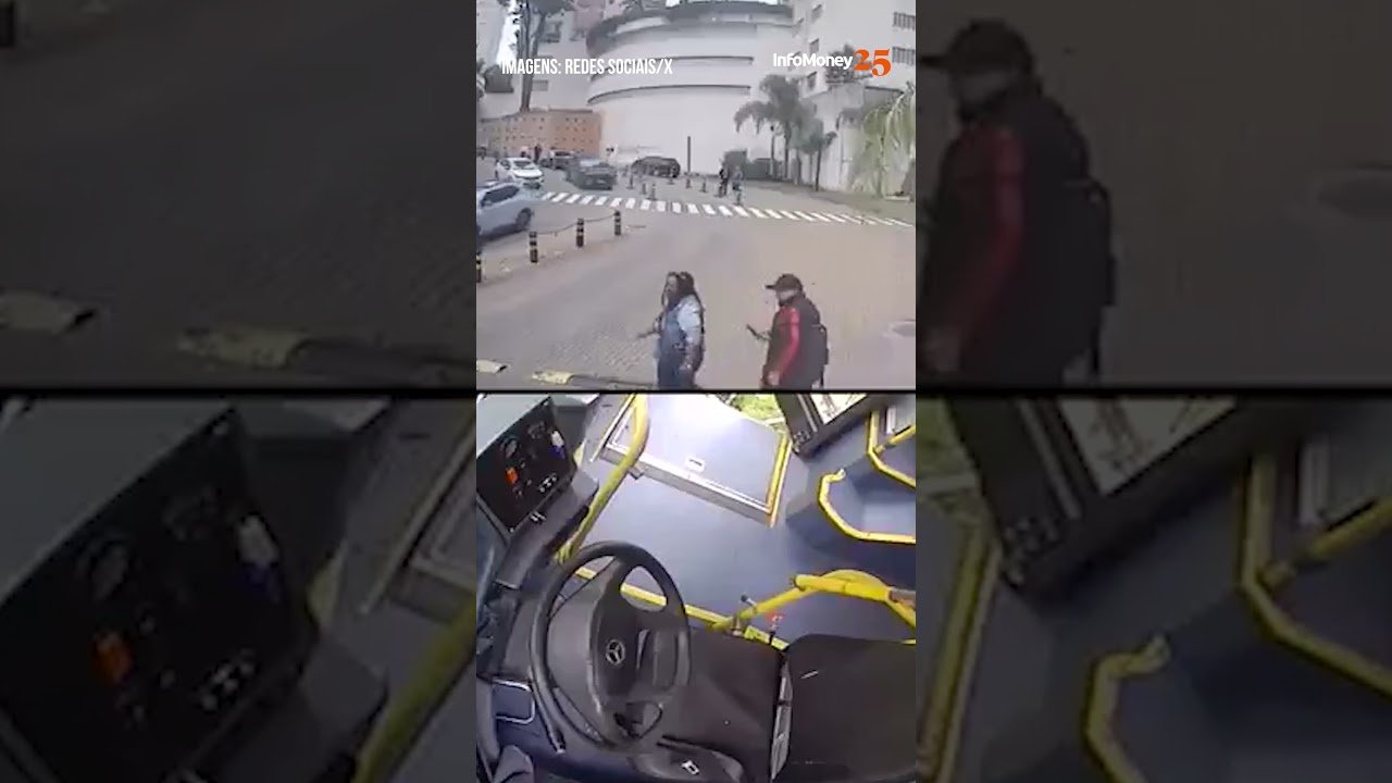 IMAGENS: Ônibus perde o controle e bate em vários veículos na Raposo Tavares em SP