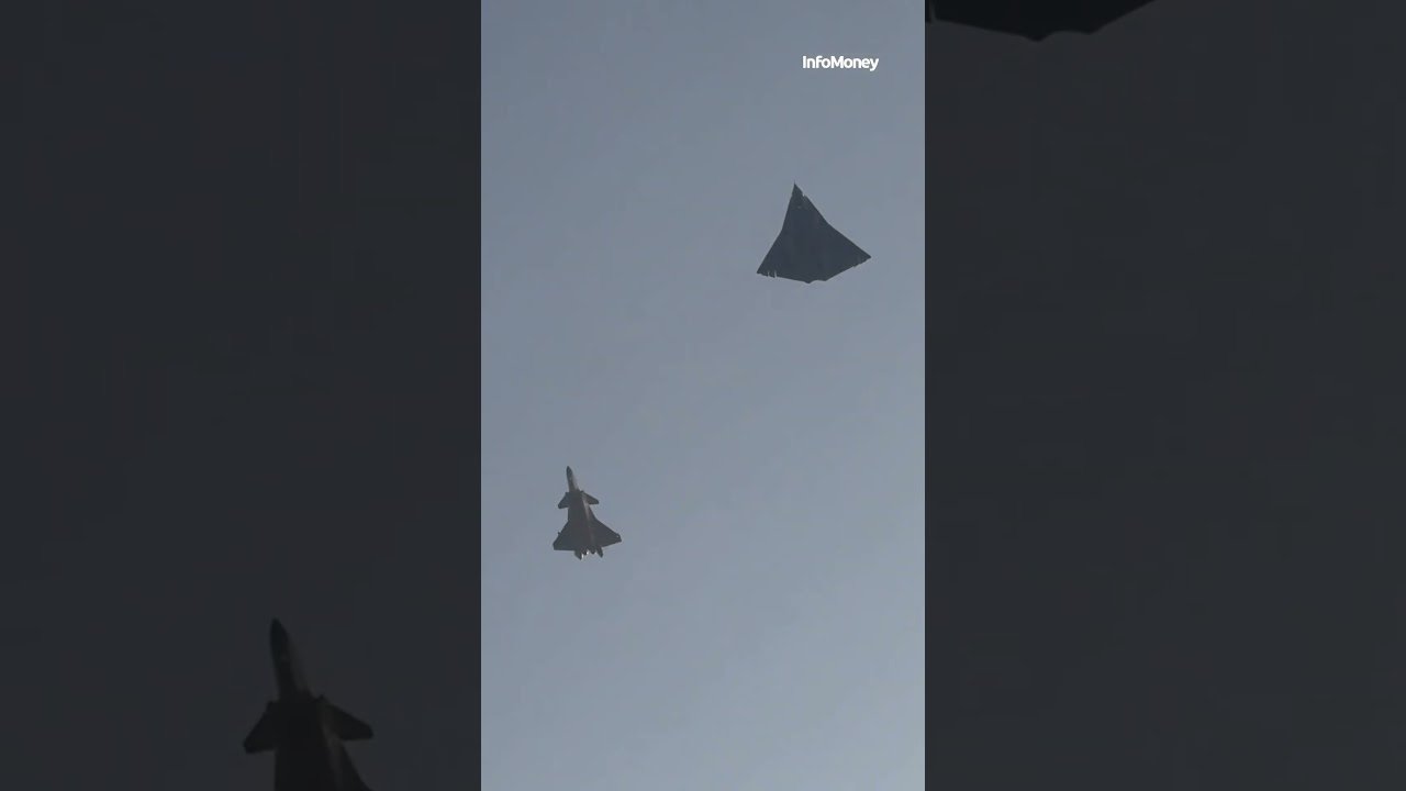 J-36, caça chinês de 6ª geração, voa ao lado do J-20 pela 1ª vez
