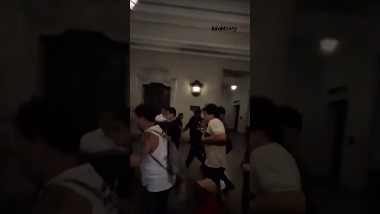 IMAGENS FORTES |Ato pelo 8/1 em São Paulo acaba em confusão e agressões com ex-deputado bolsonarista