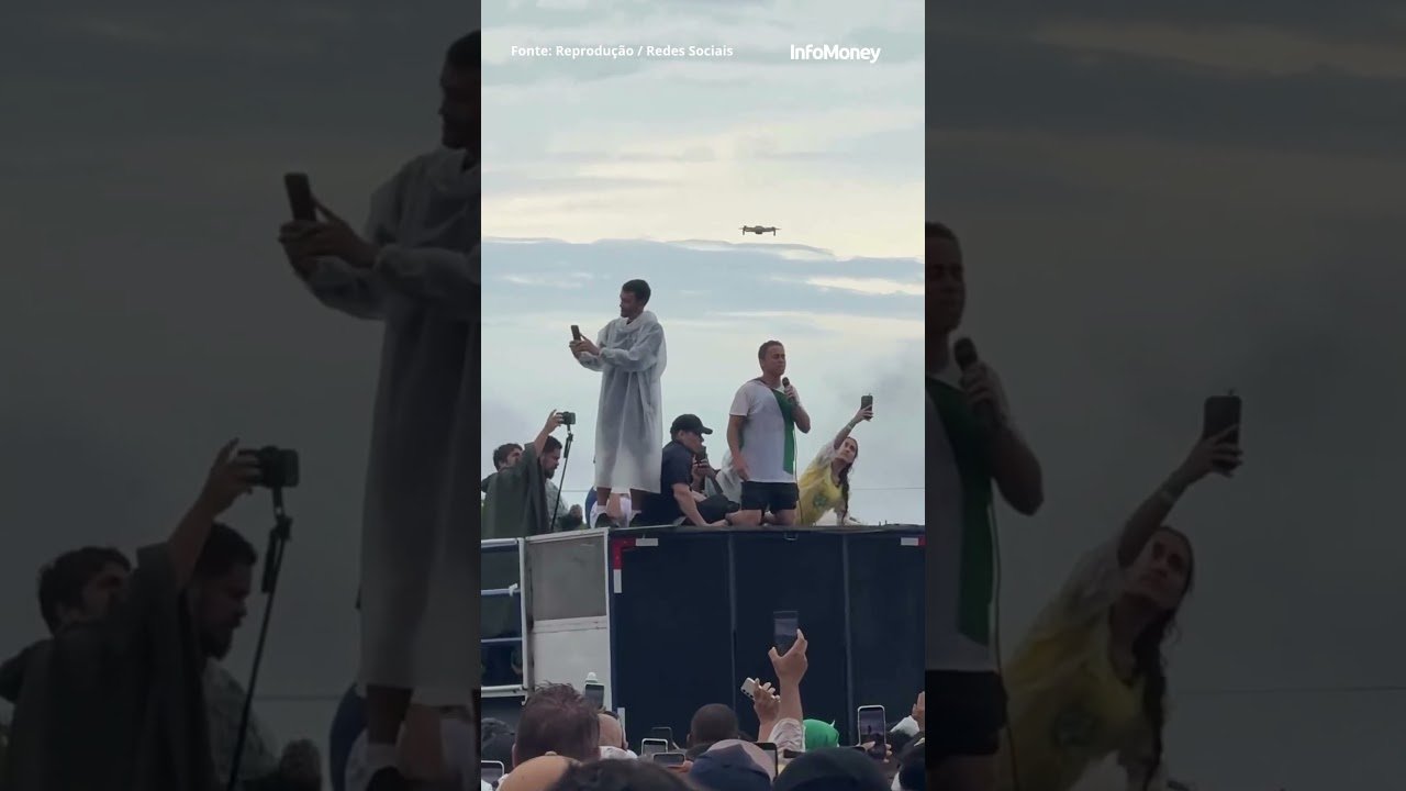 Nikolas Ferreira conclui caminhada e discursa para apoiadores