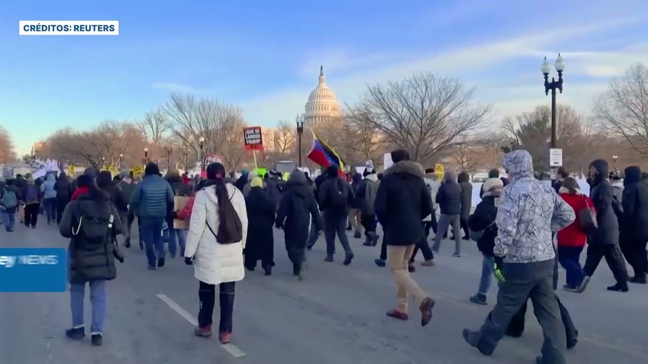 Americanos lotam as ruas para protestar contra Trump e o ICE | InfoMoney News
