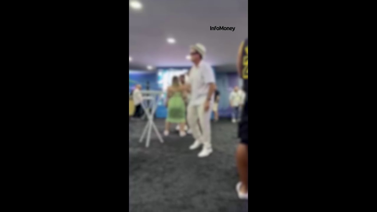 Eduardo Paes é filmado imitando pessoas com deficiência visual na Sapucaí