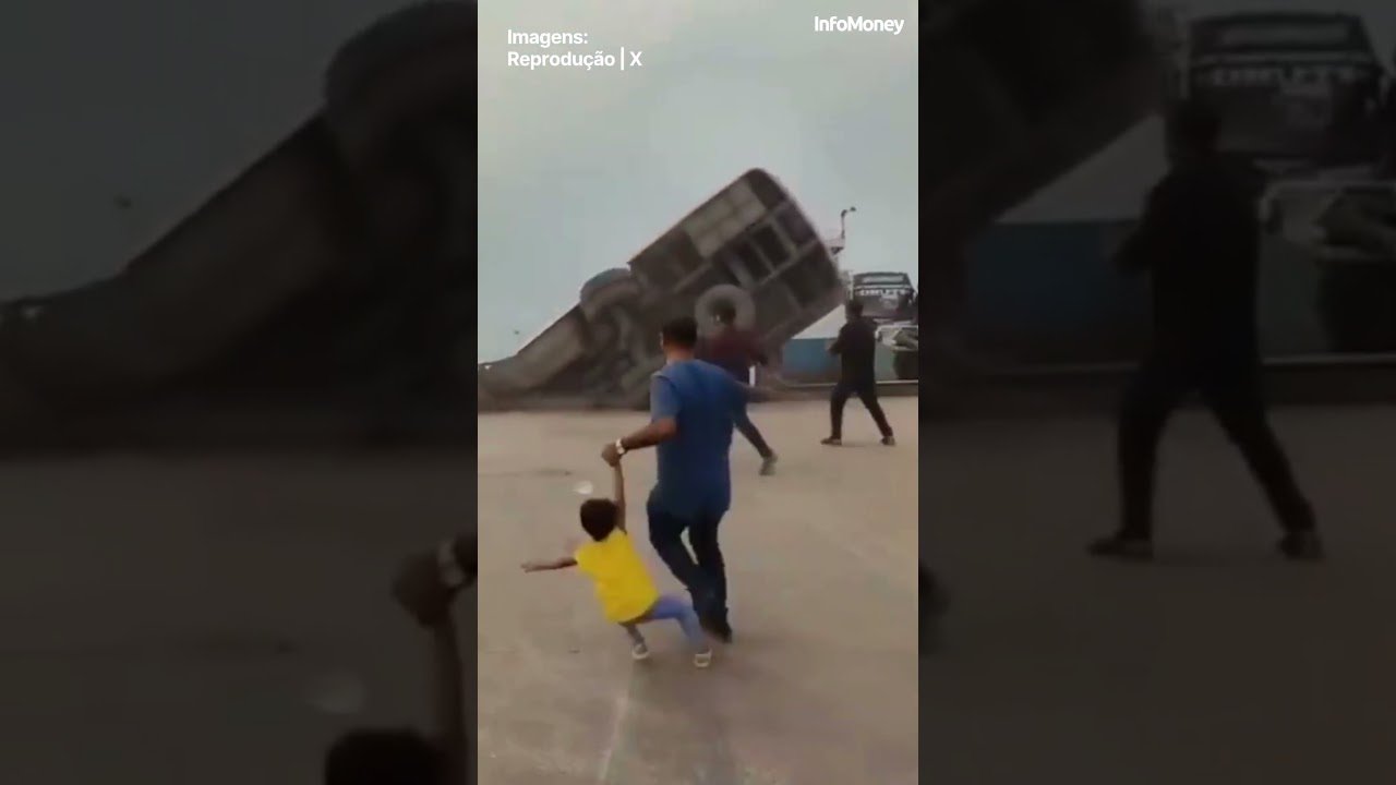 Bangladesh: Ônibus cai em rio após tentar embarcar em balsa