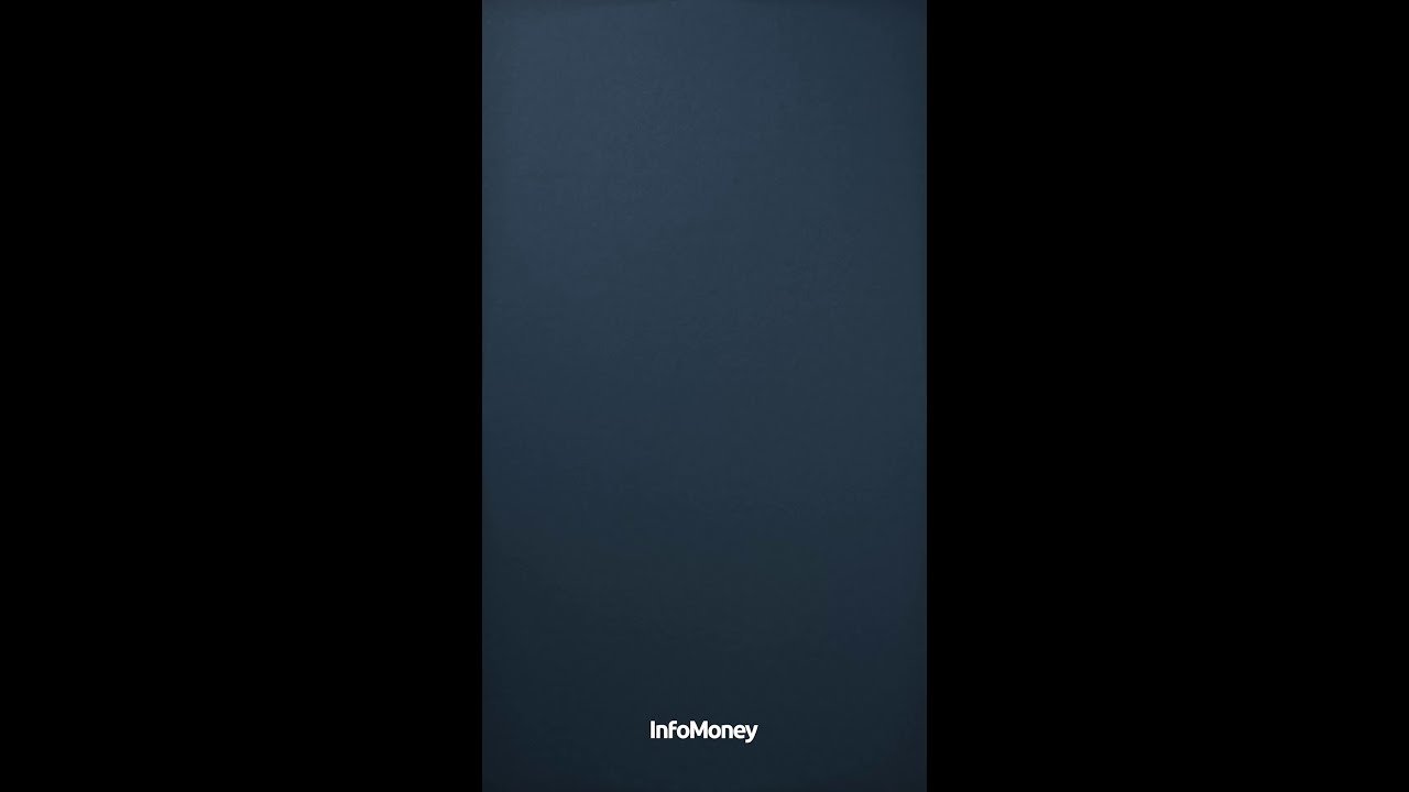 Homem é lançado ao chão por explosão de míssil iraniano em Or Yehuda, em Israel