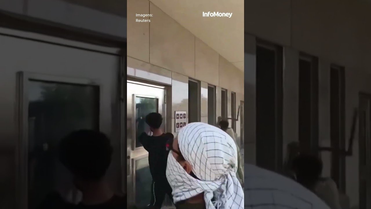 Manifestantes atacam consulado americano no Paquistão em resposta à morte de aiatolá Khamenei