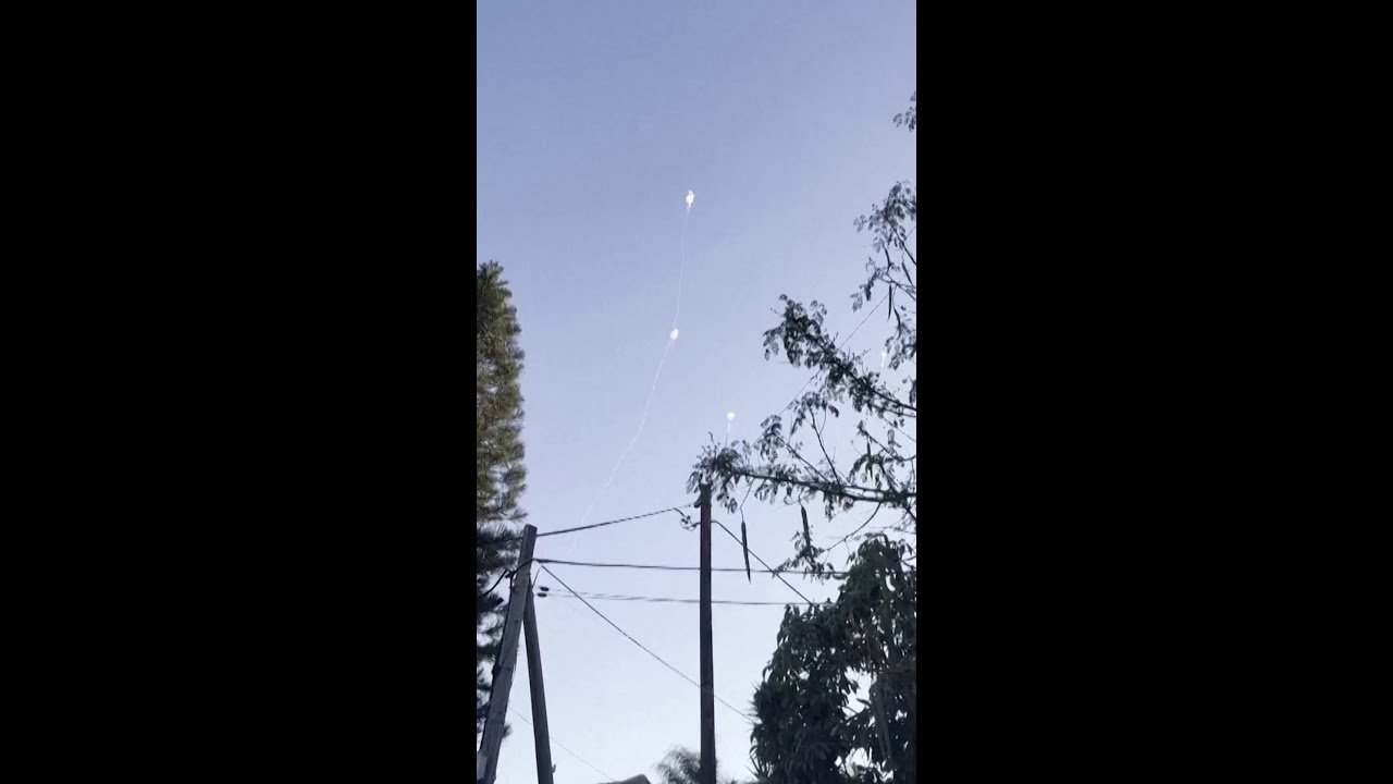 Sistema de defesa israelense intercepta salva de foguetes do Hezbollah