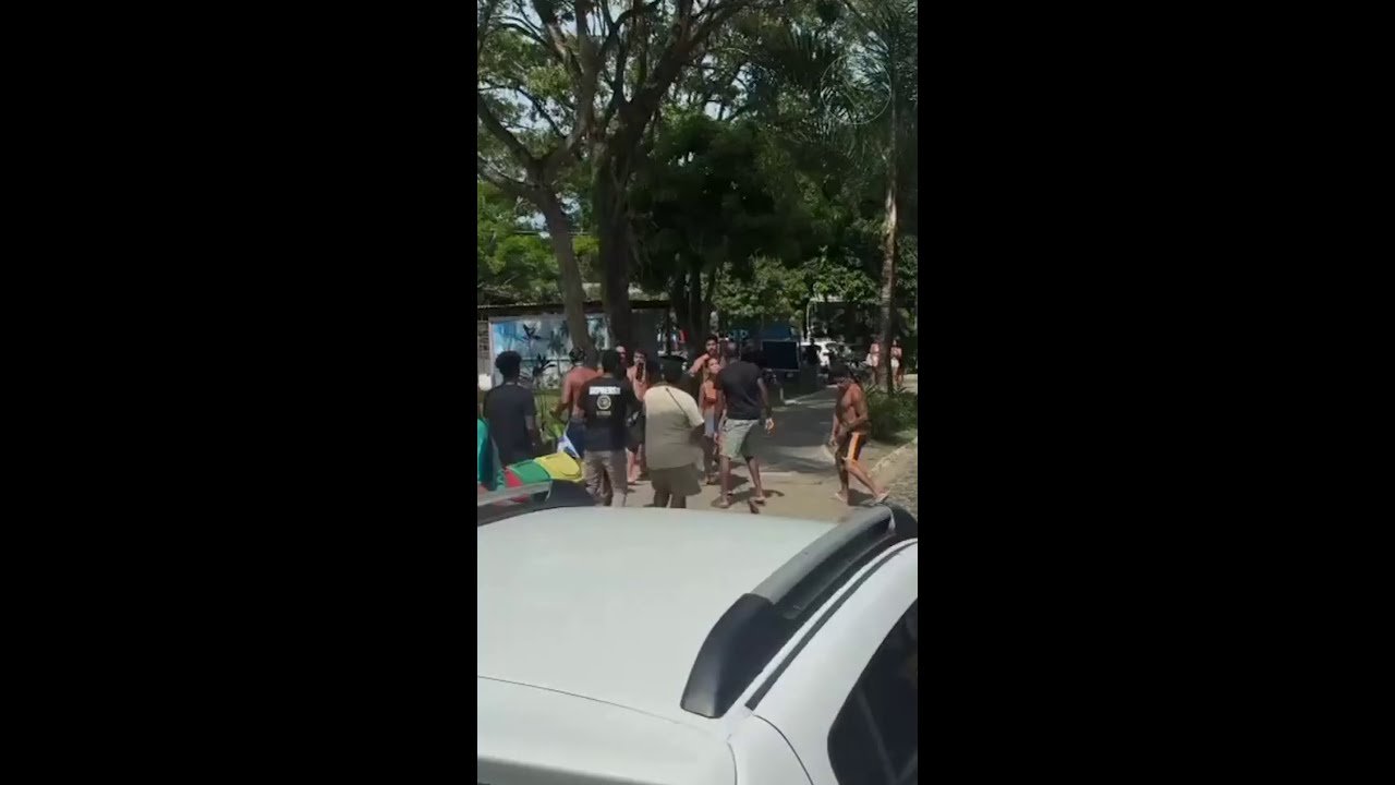 Tumulto entre turistas e manifestantes em Itacaré