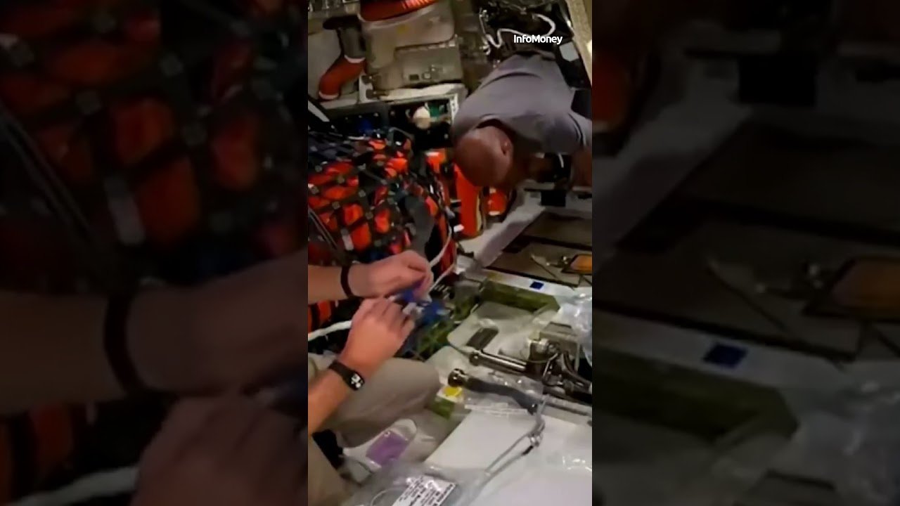 Astronautas fazem exercícios físicos e testes do sistema de comunicação em espaço profundo