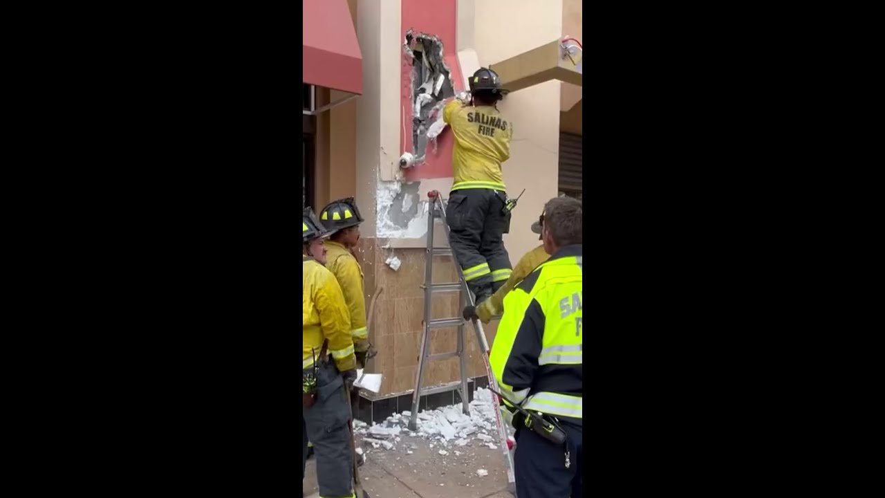 Homem é resgatado de parede de cinema e acaba preso por suspeita de furto nos EUA
