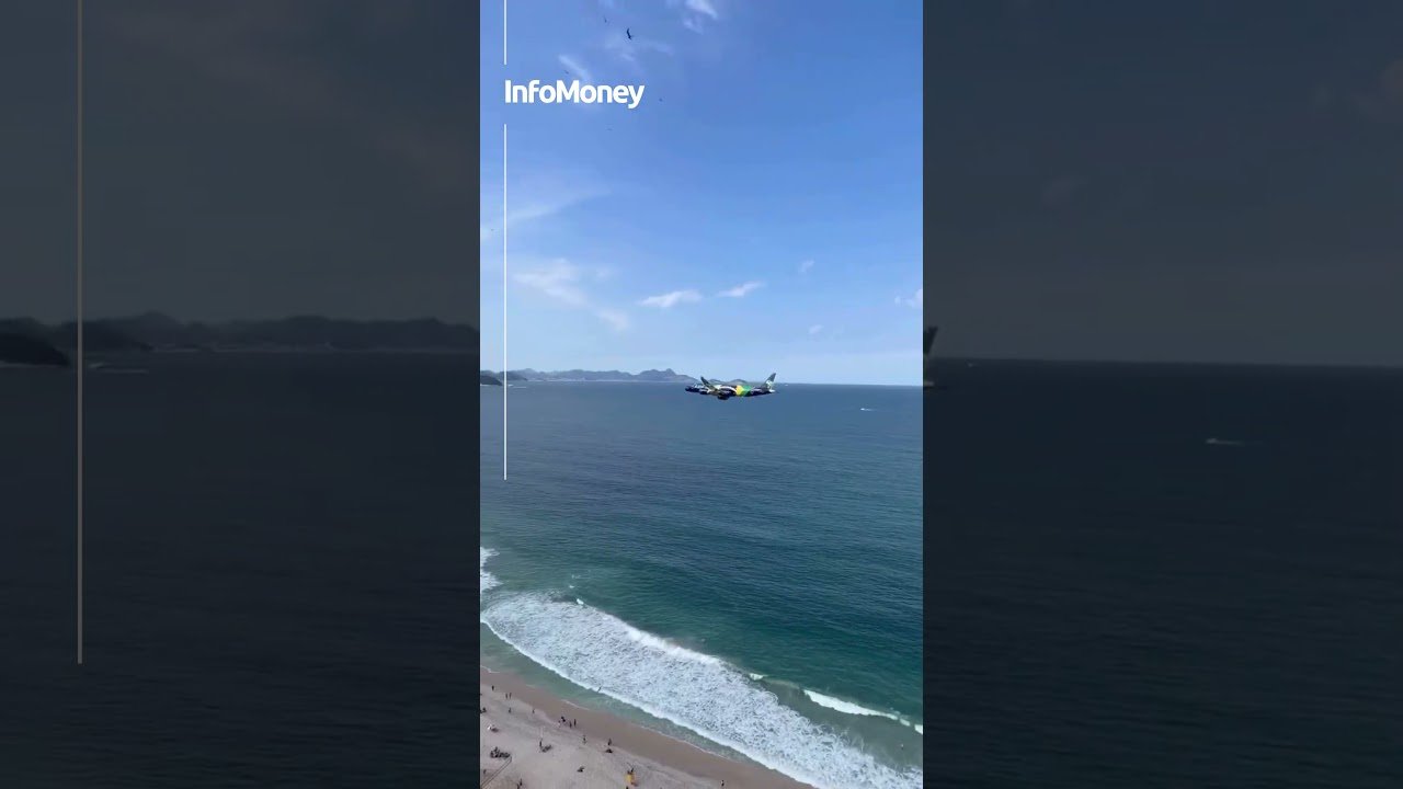 Não é IA! Avião faz rasante em Copacabana para desejar boa sorte para a Seleção na Copa