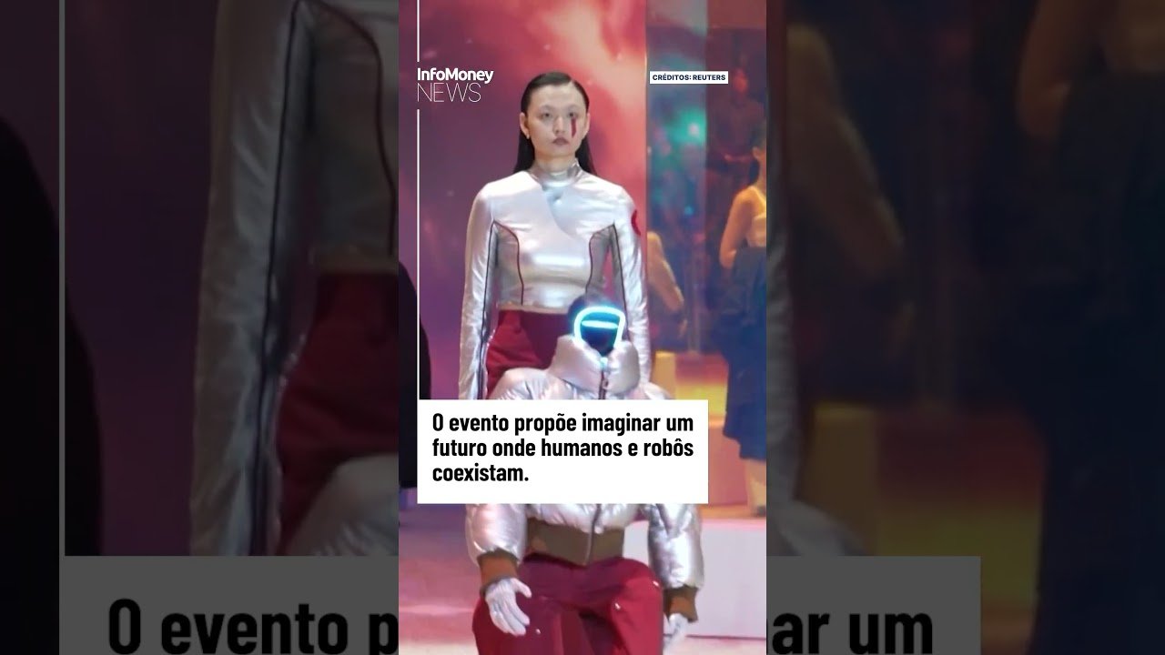Robôs desfilam ao lado de humanos em evento de moda em Seul