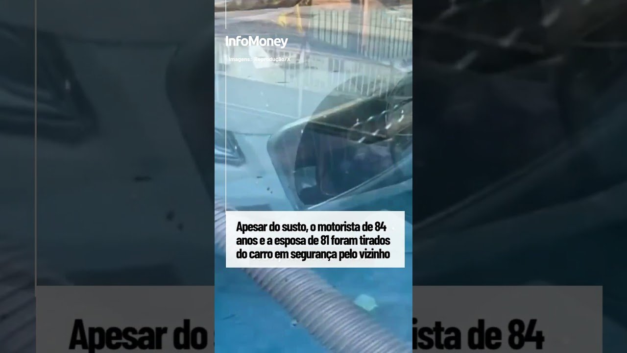Audi vai parar na piscina após casal de idosos errar a manobra
