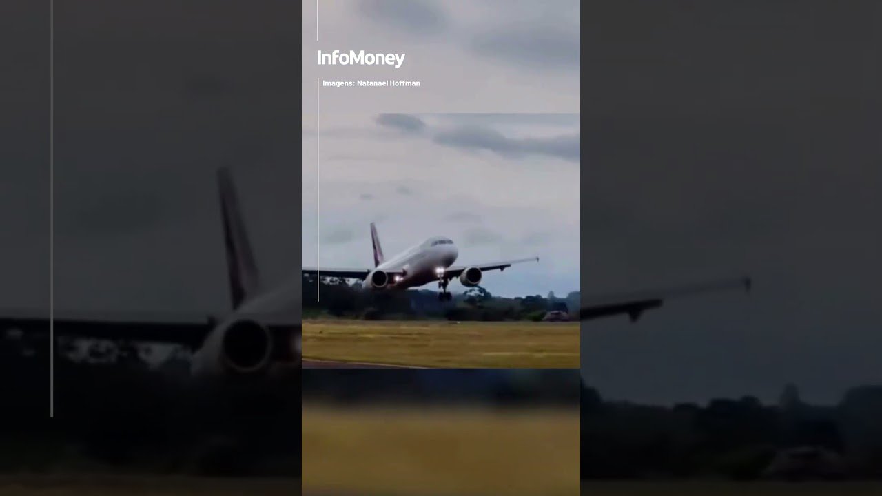 Avião é visto voando “de lado” devido ventos fortes em Santa Catarina