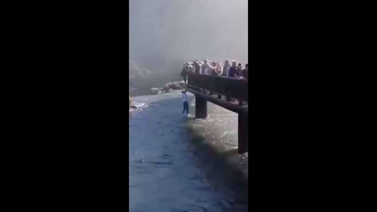Turista que pulou nas Cataratas do Iguaçu para pegar celular pode ser banido