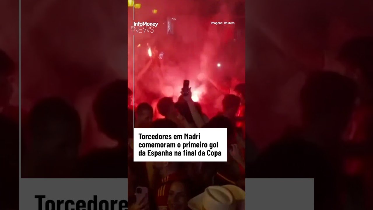 Torcedores em Madri comemoram o primeiro gol da Espanha na final da Copa do Mundo | InfoMoney News