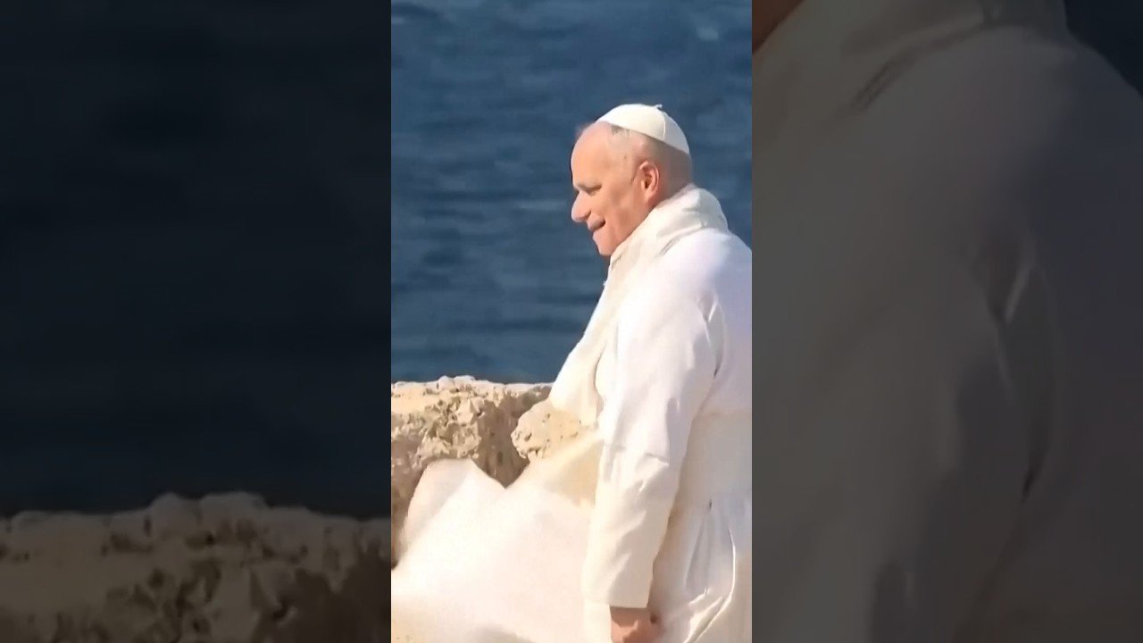 Vento arranca solidéu do Papa Leão XIV durante homenagem a migrantes em Lampedusa | InfoMoney News