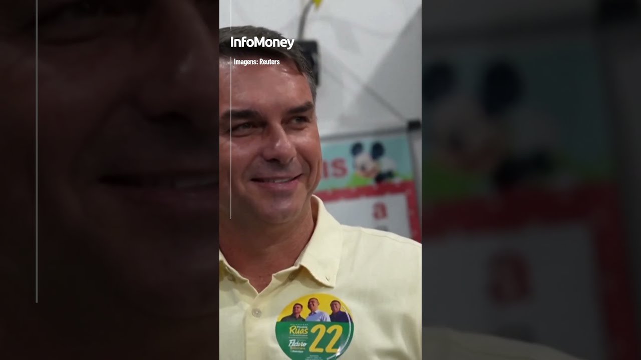 Flávio Bolsonaro vota no Rio e diz estar “muito preparado” para governar