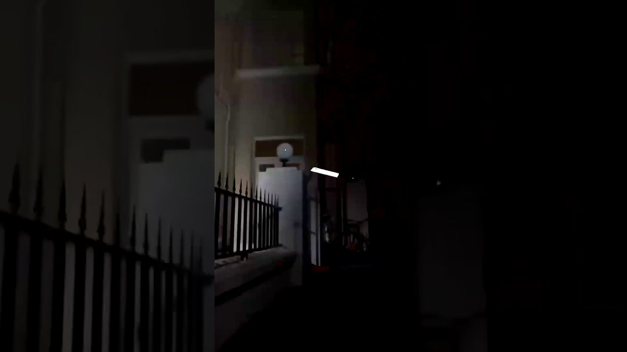 Robô chinês salta quatro metros, levanta carro e simula proteção contra agressor armado